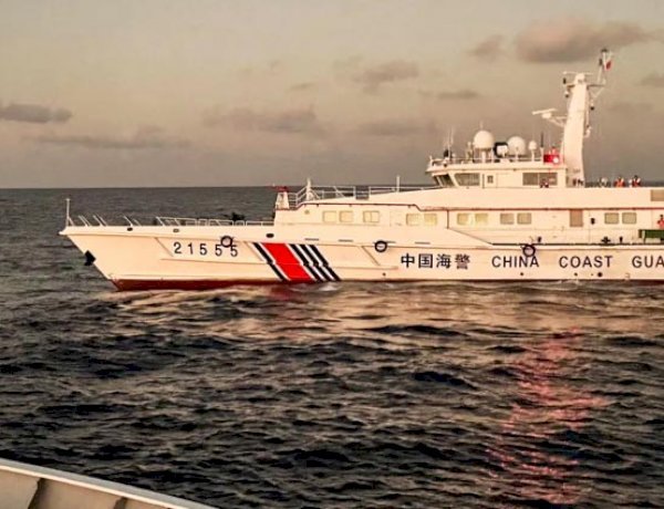 Equipes de resgate vasculham o Mar da China Meridional em busca de 17 desaparecidos após o naufrágio de uma embarcação vietnamita.